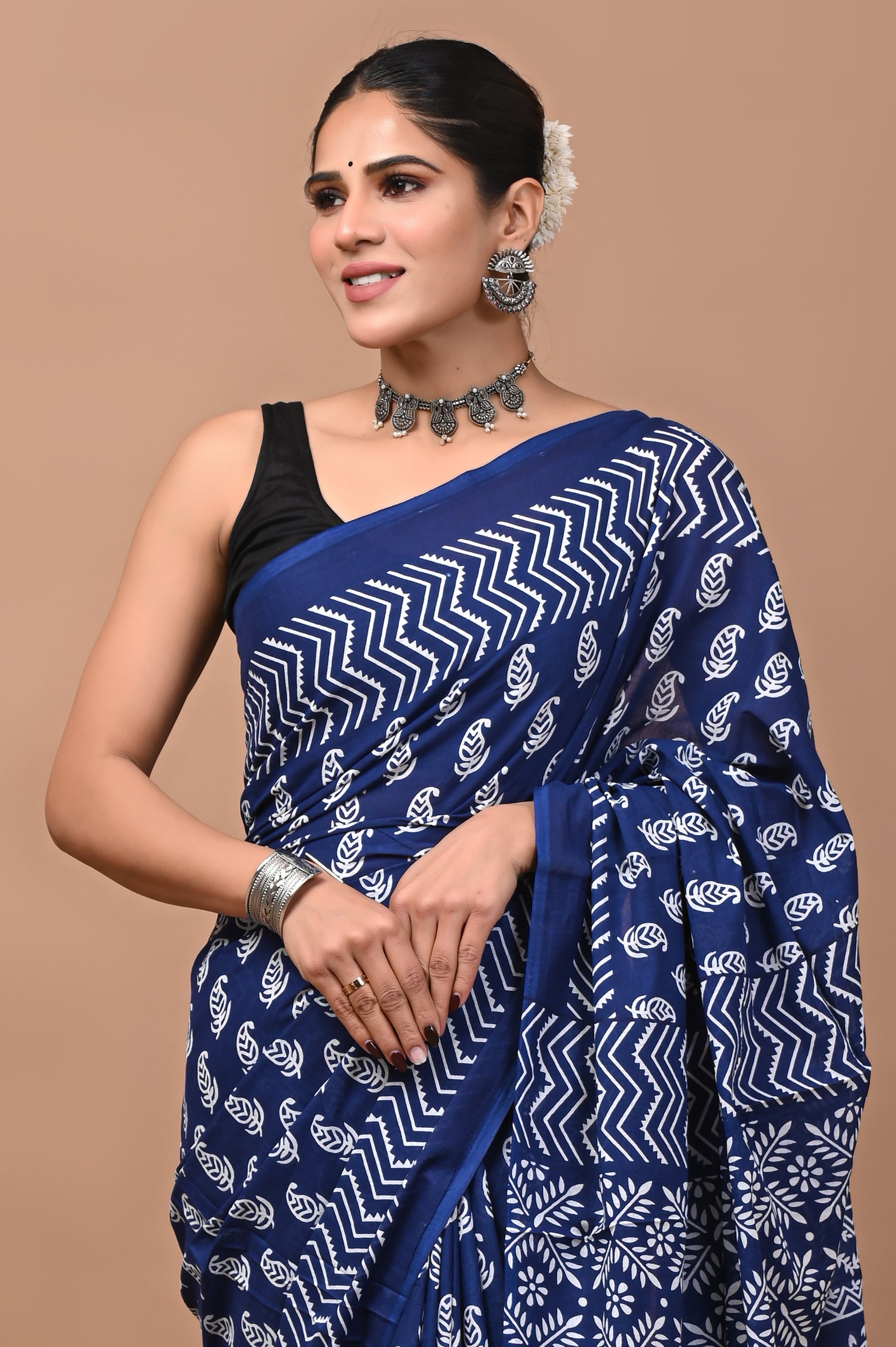 Jaanvi fashion Handicrafts Dames Ikat Hand Blok Print Jaipuri Katoenen Mulmul Saree met ongestikt blousestuk (aayat-blue-re Jaanvi fashion Handicrafts Dames Ikat Hand Blok Print Jaipuri Katoenen Mulmul Saree met ongestikt blousestuk (aayat-blue-re