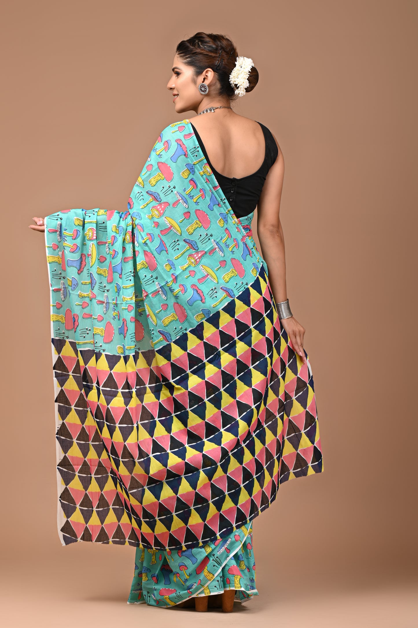Exclusive Printed Pure Cotton Mulmul Saree With Blouse