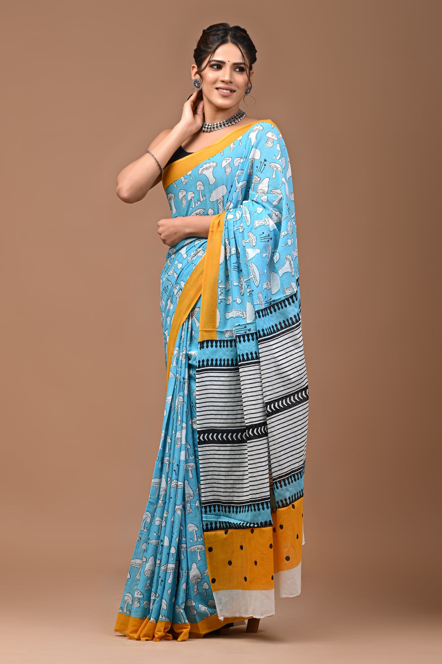 Exclusive Printed Pure Cotton Mulmul Saree With Blouse