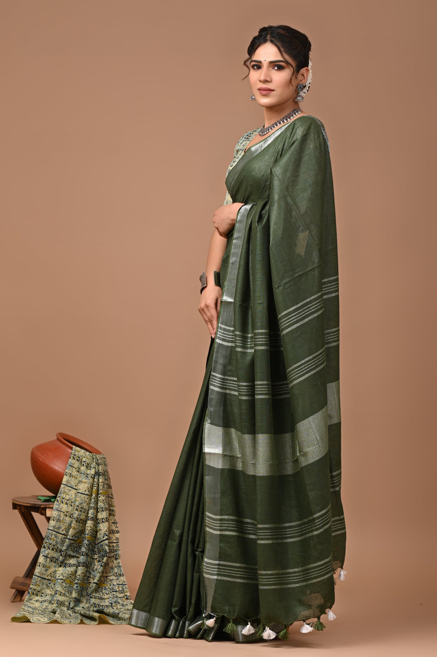 Plain linen Saree With Ajrak Printed Unstiched Blouse