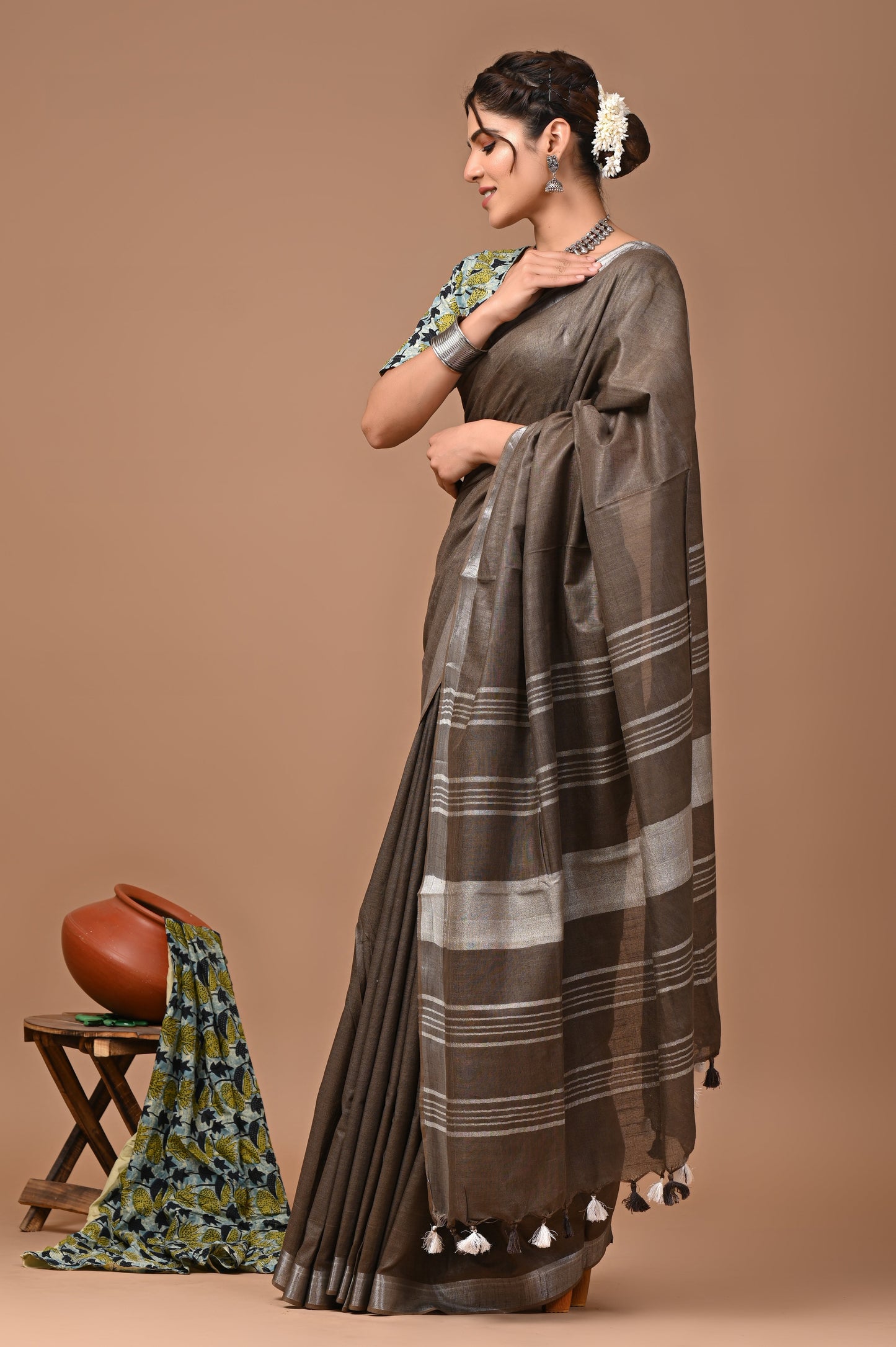 Plain linen Saree With Ajrak Printed Unstiched Blouse